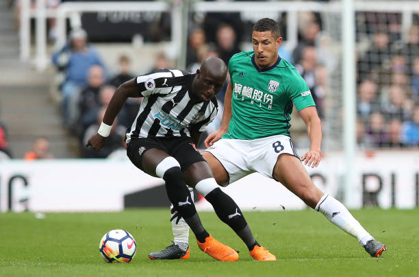 一辆红色吉 一辆红色吉